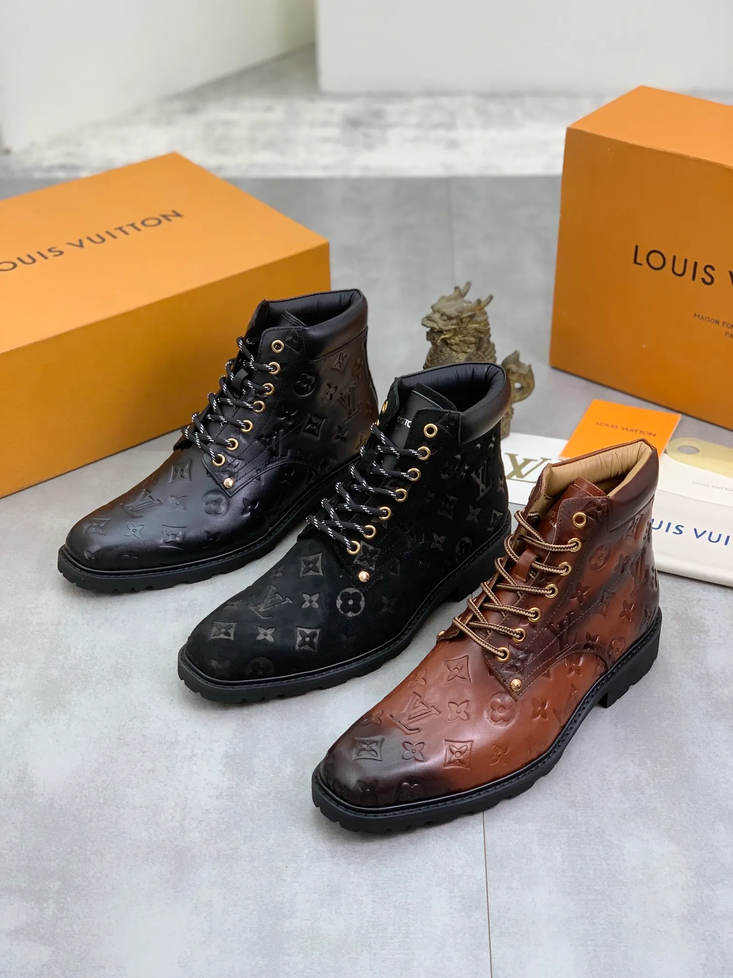 Men's shoes 💰P600 💰【New】🆘Water-dyed cow lining LV Louis Vuitton business high-top leather shoes, made of original imported Italian 🇮🇹 selected calfskin, full cowhide lining, carefully handmade by professional shoemakers, the original version is specially designed for wear-resistant outsole. Standard code: 38-44 3⃣️color🉑️select